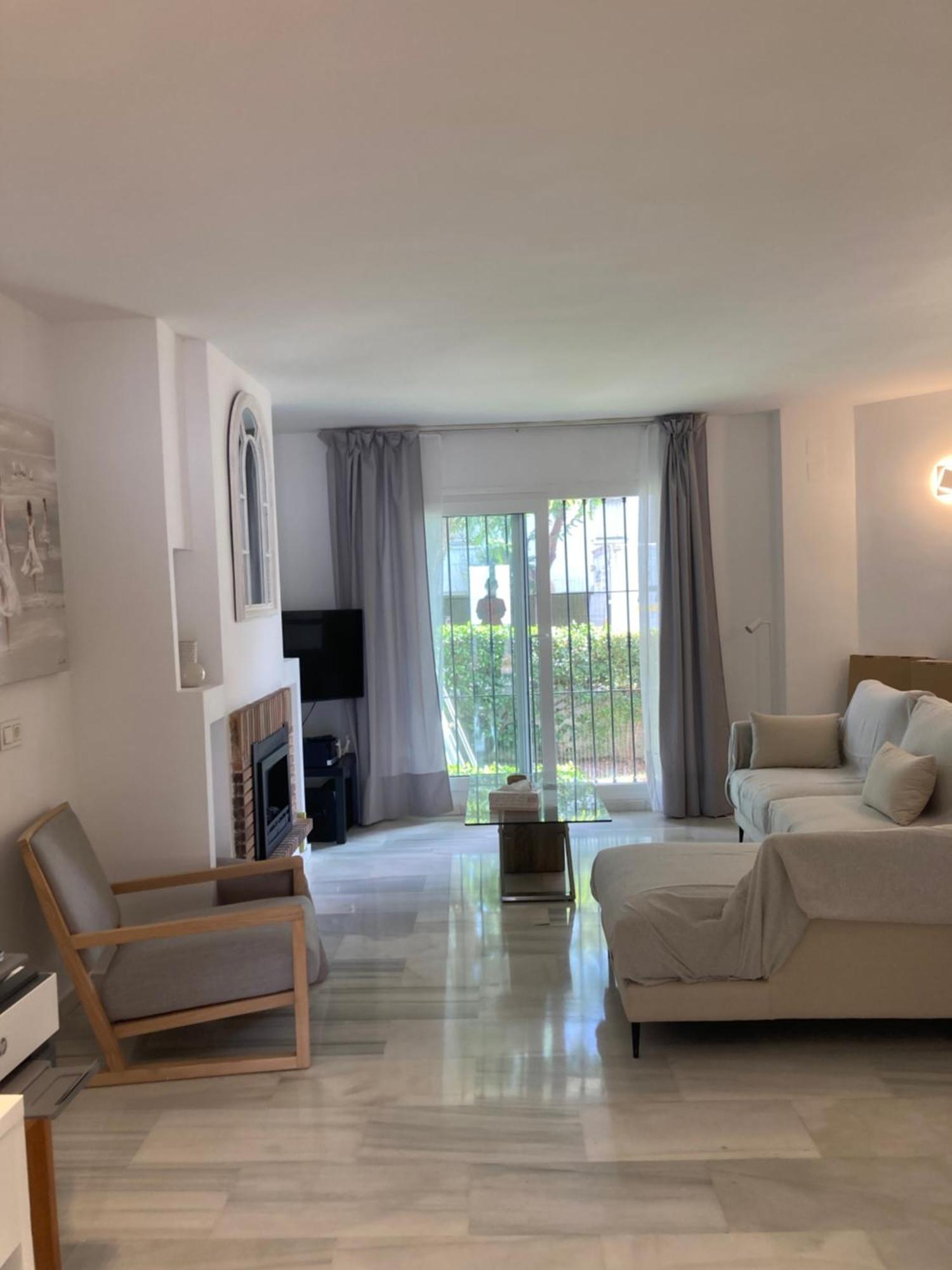 Сasa de vacaciones Newly Refurbished Townhouse Naranjos, Puerto Banus Marbella